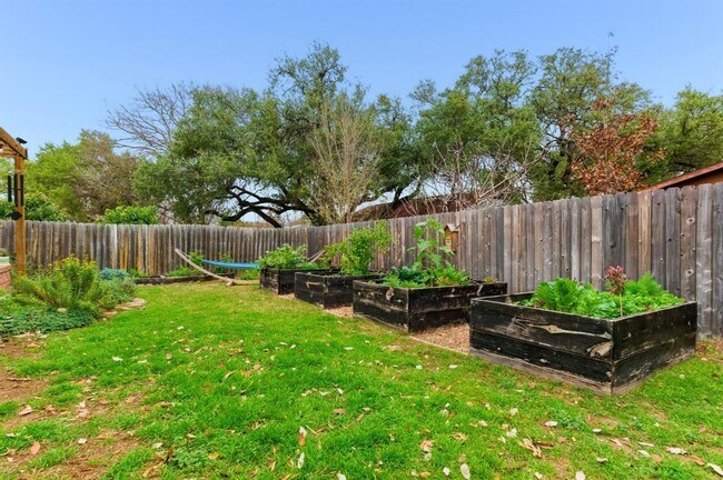 Building Photo - 6609 Lancret Hill Dr