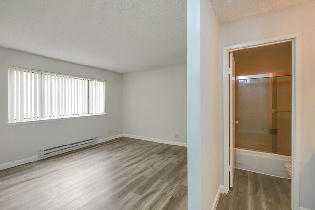 Building Photo - 2 br, 2 bath House - 978-A KIELY BLVD
