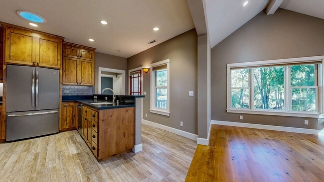 Building Photo - Serene 1 bedroom 1 bath Calistoga Home adj...