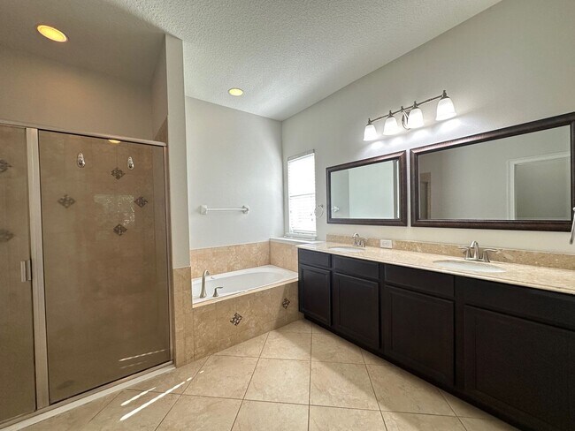 Building Photo - 95013 Poplar Way
