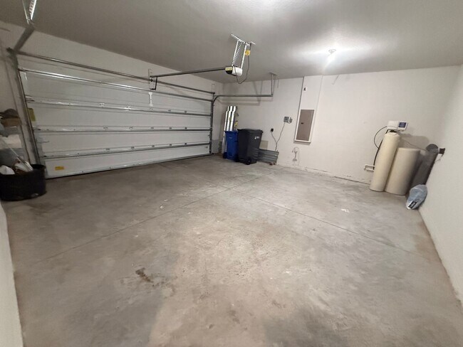 Building Photo - Spacious Riverview Rental in South Fork Lakes with Oversized Screened Patio & 2-Car Garage