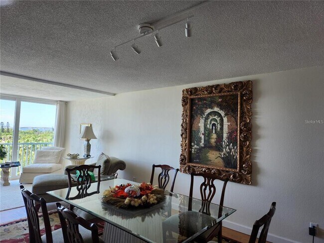 Building Photo - 435 S Gulfstream Ave