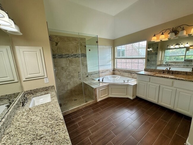 Building Photo - 3580 Twelve Oaks Ln