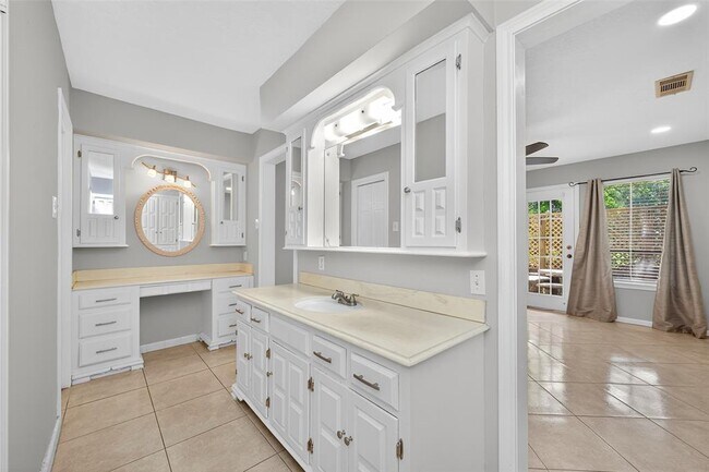 Building Photo - 663 Ravensworth Dr