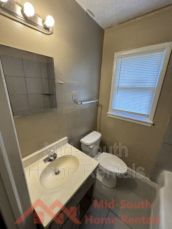 Building Photo - 1604 Echles St
