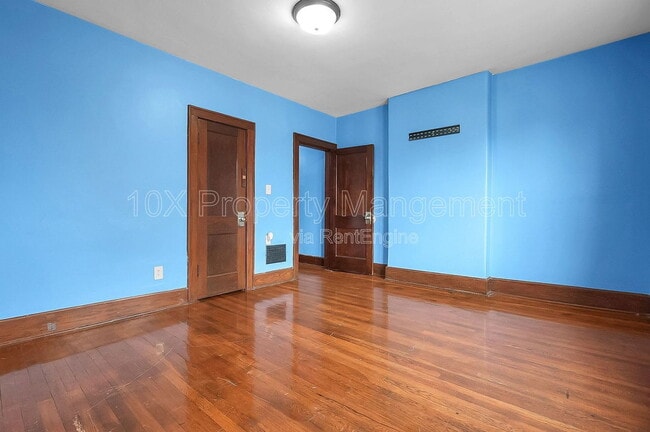 Building Photo - 275 N Warren Ave