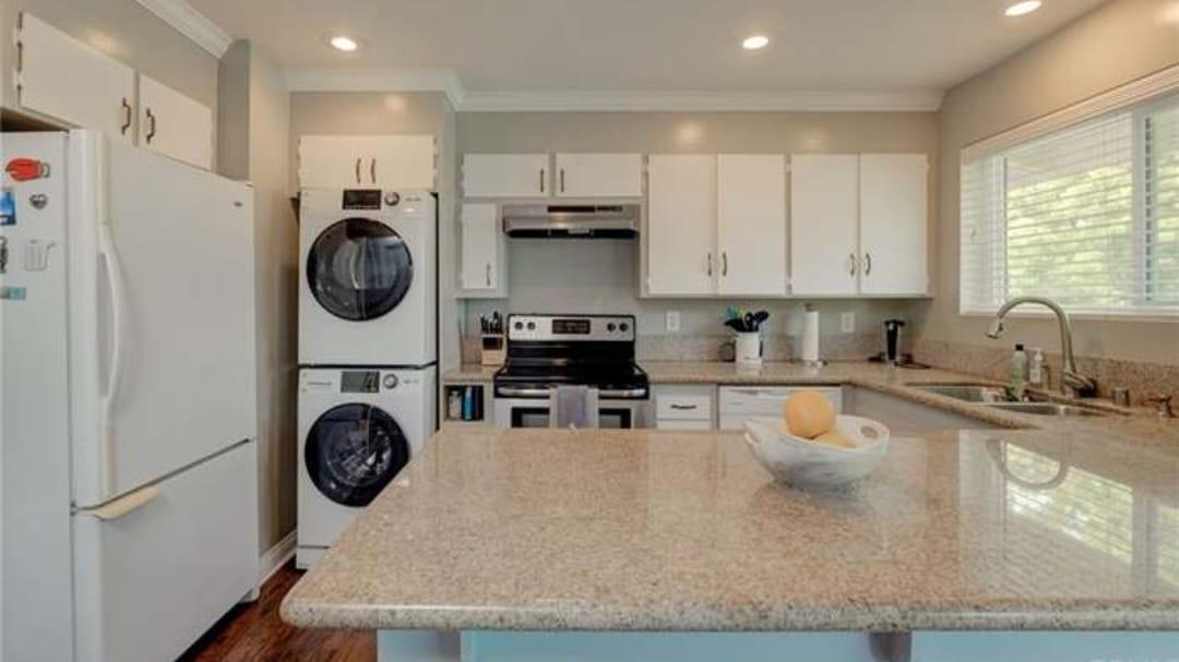 Building Photo - 3220 Merrill Dr