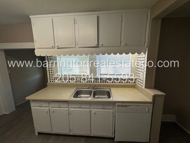 Building Photo - 1731 Mountain Dr