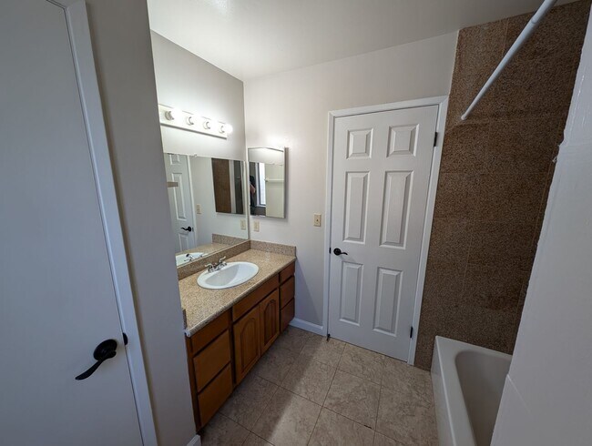 Building Photo - Los Gatos Townhome