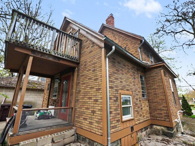 Building Photo - 120 Depot St