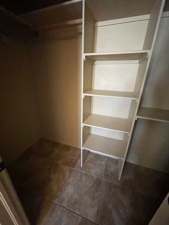 Building Photo - Charming 3 Bedroom, 2 Bath, 2 Car Garage Home - Available Now!