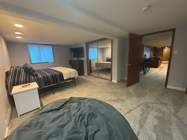 Building Photo - 3 bedroom / 2 car garage / On the Chena river