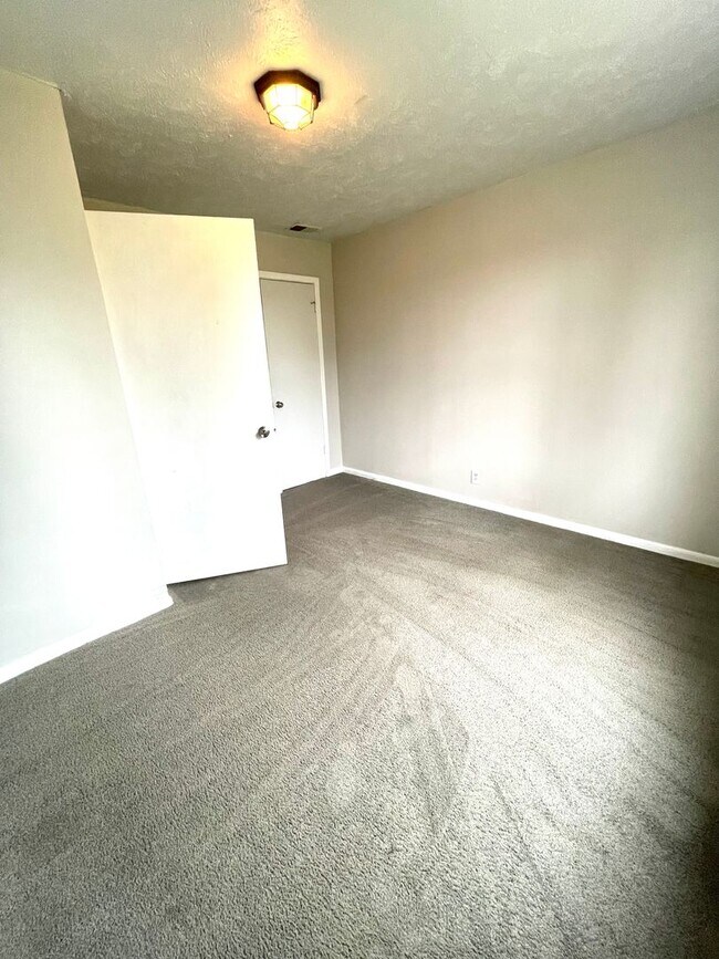 Building Photo - 1808 10th Ave N