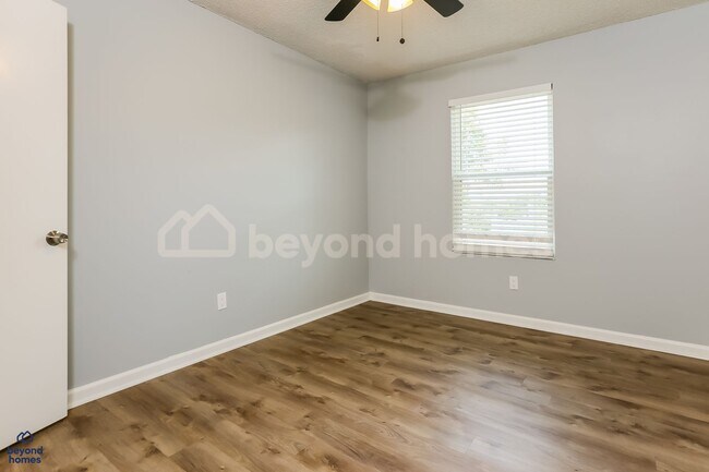 Building Photo - Stunning and Updated Maumelle Living!