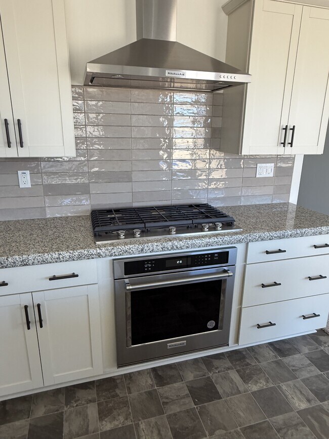 Building Photo - 4470 Hickory Ct
