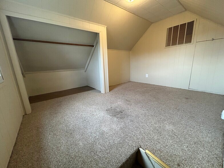 Building Photo - 211 W 2nd St