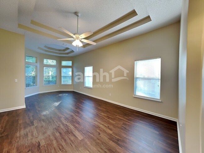 Building Photo - 357 Maplewood Dr