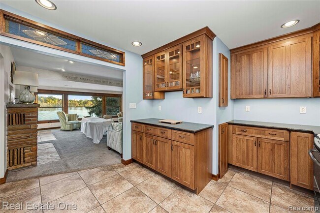 Building Photo - 2739 Lakeridge Ave