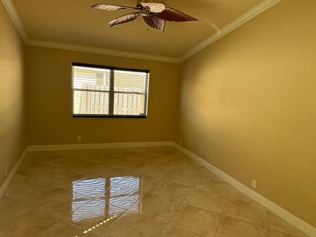 Building Photo - 10123 Caoba St