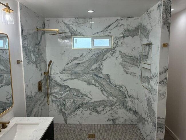 Building Photo - 202 Rockwood Dr