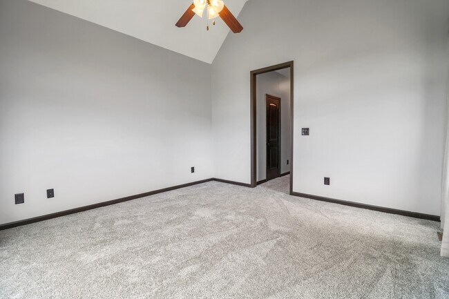 Building Photo - 869 E Accipiter Cir