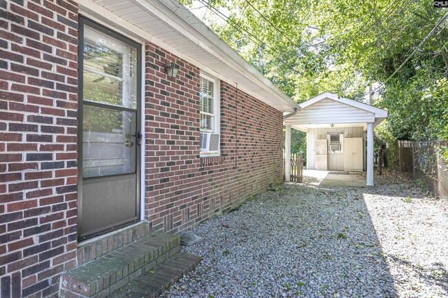 Building Photo - 941 E Ave