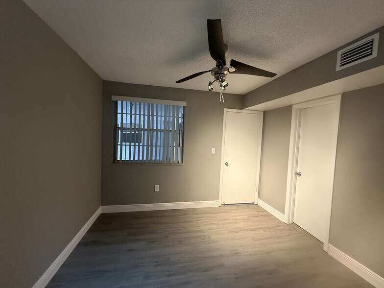 Building Photo - 2881 N Oakland Forest Dr