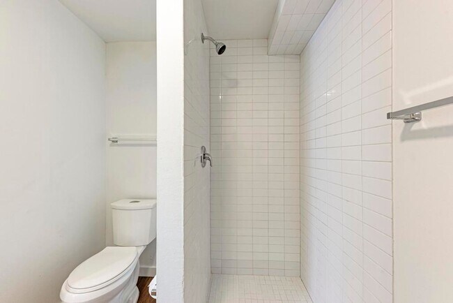 Building Photo - Park Avenue 102