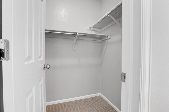 Building Photo - $2,600.00, 3 bed, 2.5 bath located in Denver
