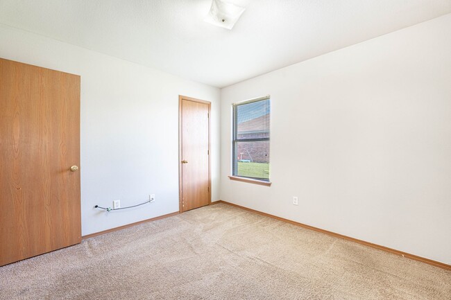 Building Photo - 319 E Marietta Ct
