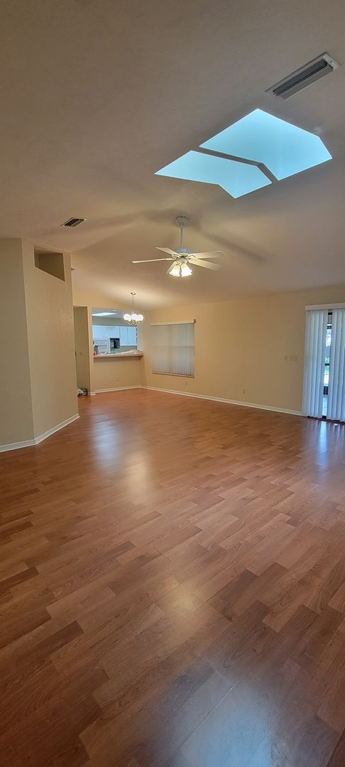 Building Photo - 3/2: Enjoy this nice spacious home in Sunrise.