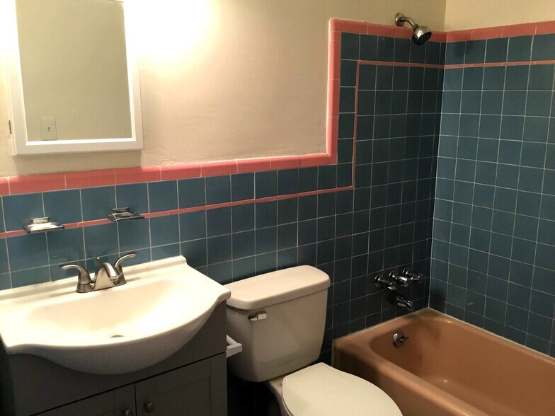 Building Photo - 1350 Columbine St