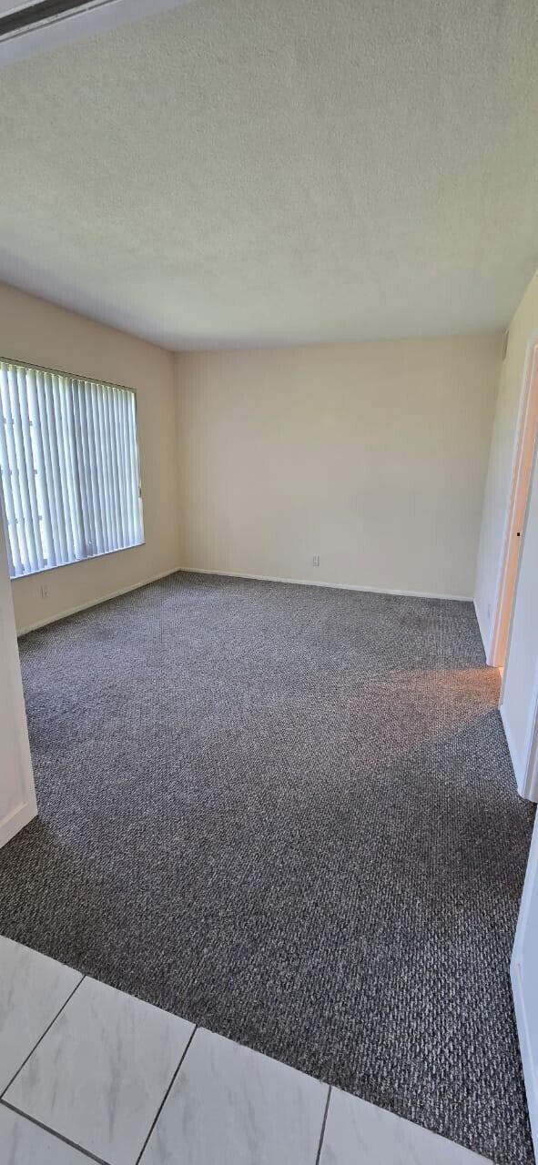 Building Photo - 3300 N Palm Aire Dr