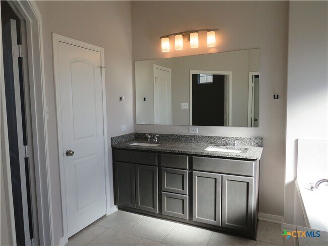 Building Photo - 6308 Golden Gate Dr