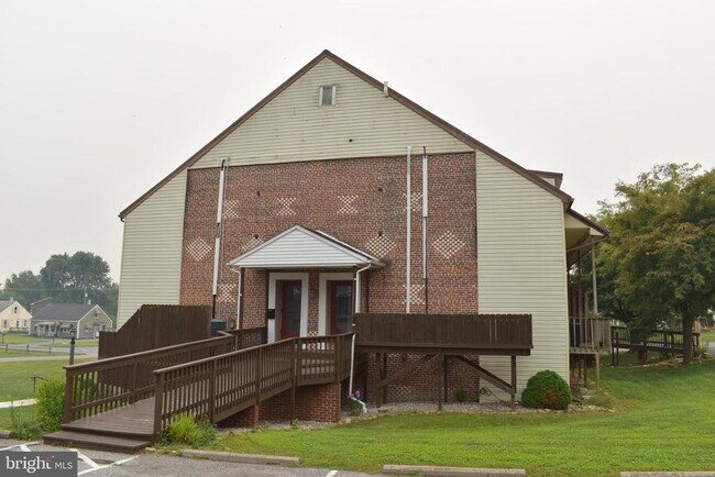 Building Photo - 1121 Stanley Ave