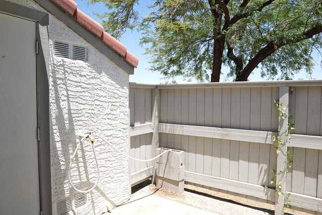 Building Photo - 43376 Cook St