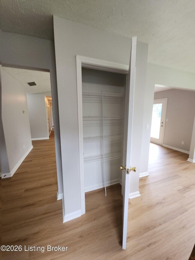 Building Photo - 405 Parker Pl