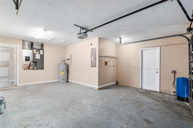 Building Photo - 2 Hemlock Radial Ct