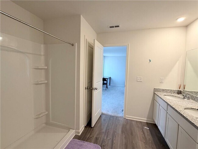 Building Photo - 620 Tudor St