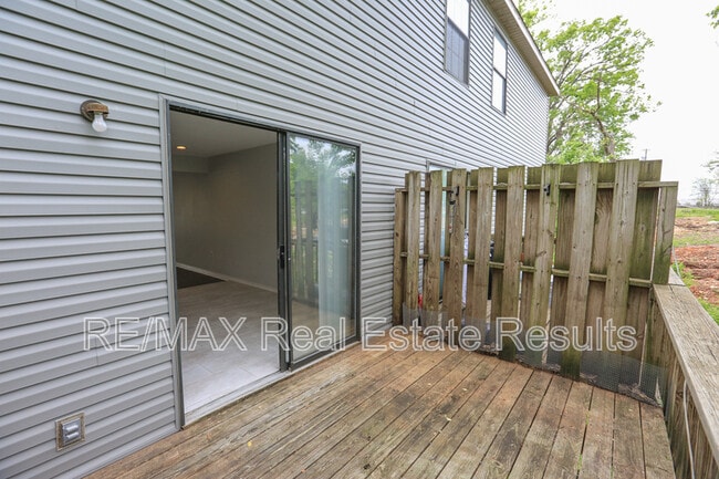 Building Photo - 602 Camellia Dr