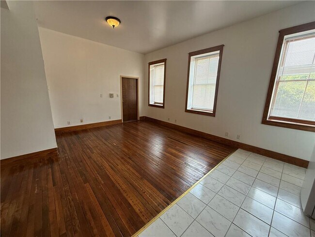 Building Photo - 459 Dauphin St