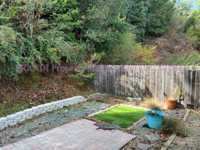 Building Photo - 1131 Magnolia Ave