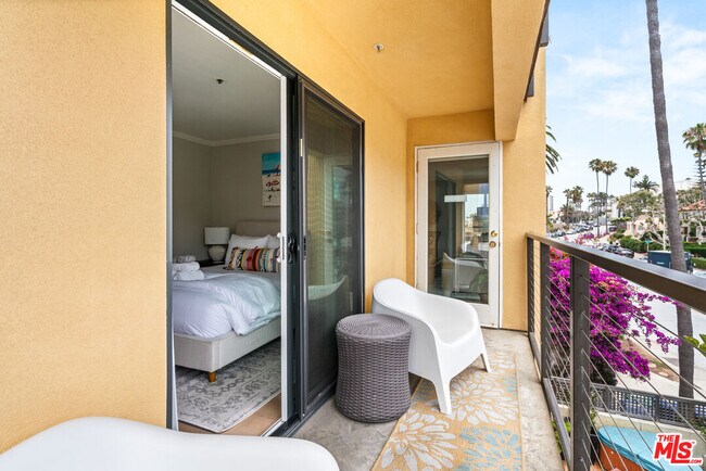 Building Photo - 457 Coast Blvd