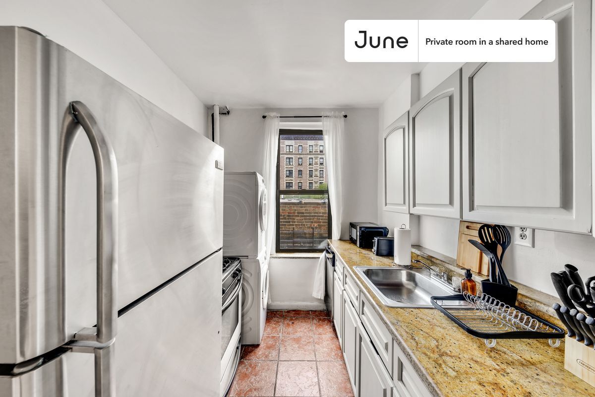 Building Photo - Room in Shared 3 bed/1 bath home