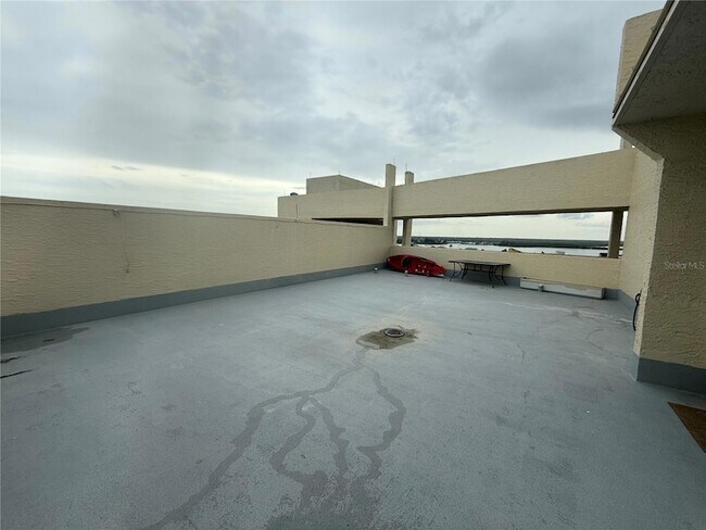 Building Photo - 6009 Sea Ranch Dr