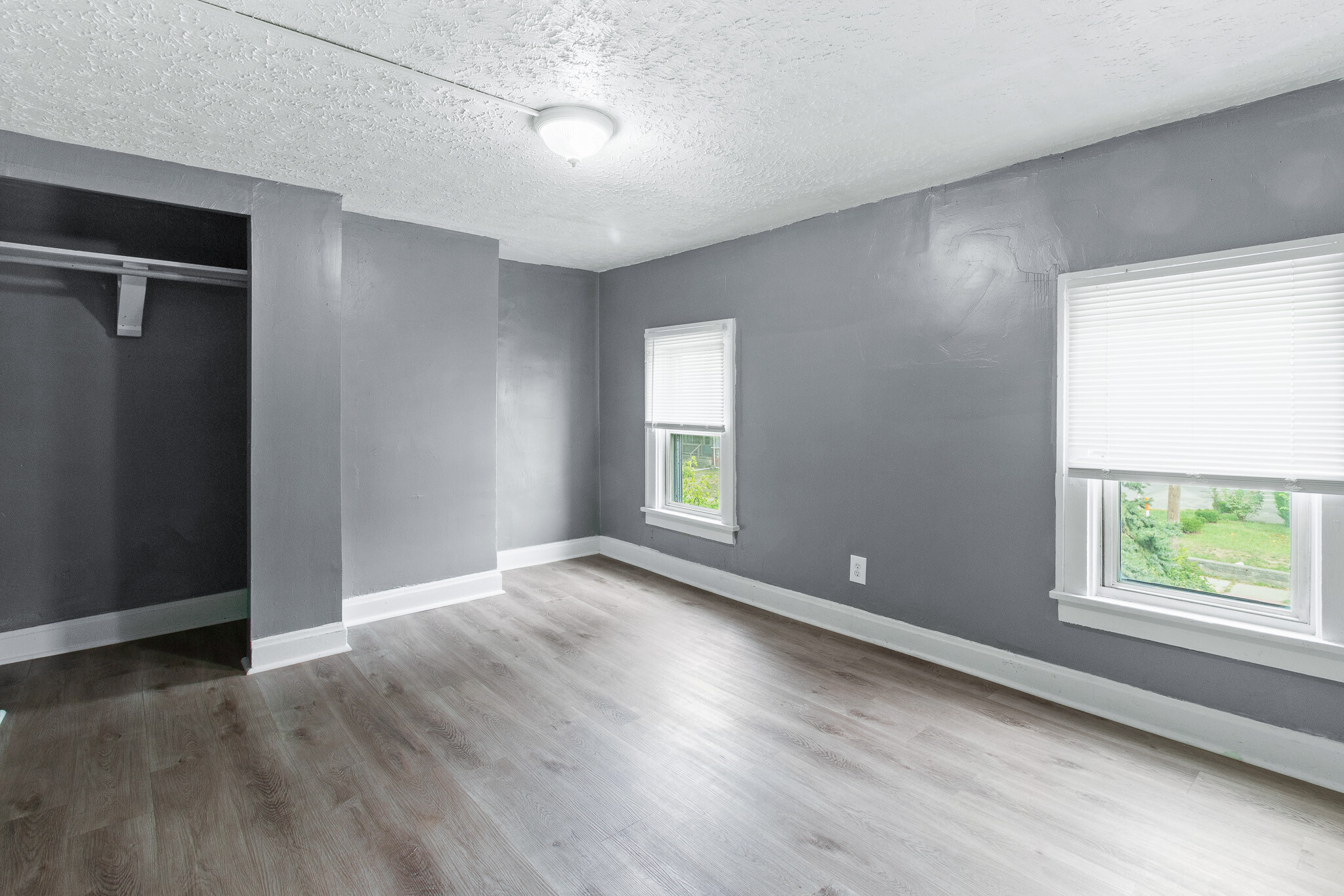 Building Photo - 977 E 17th Ave