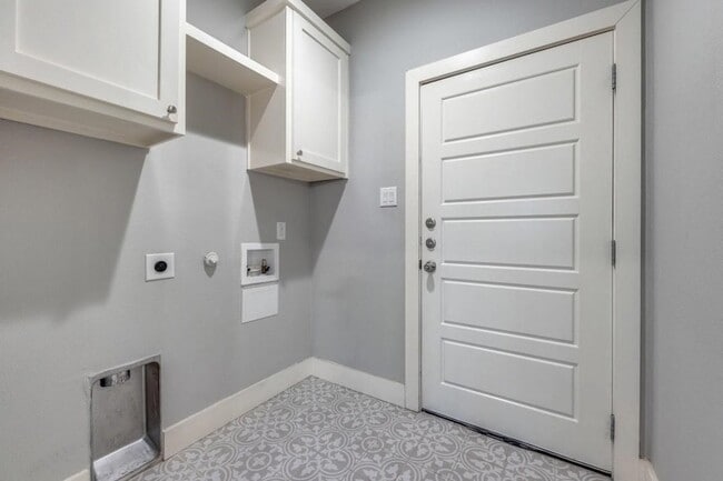 Building Photo - 2205 N Hickory St