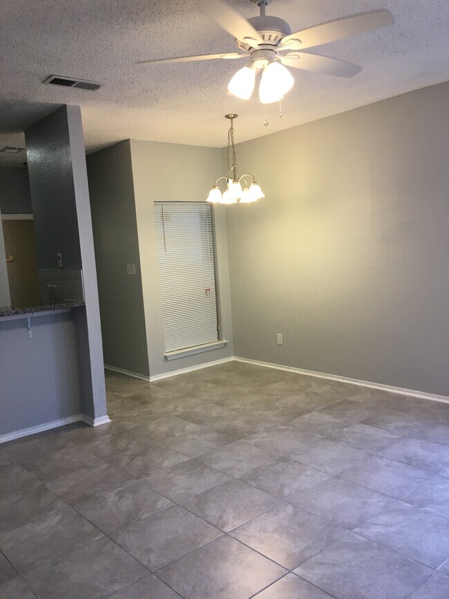 Building Photo - 3117 Sondra Dr
