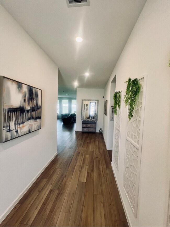 Building Photo - 2807 Gran Castillo Dr