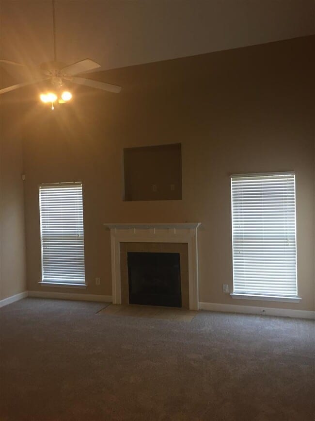 Building Photo - Large townhome near Percy Priest Lake